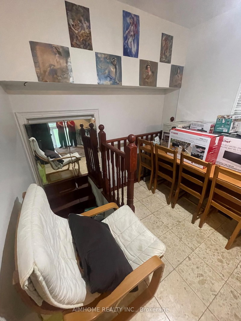 Upper - 62 Mentor Blvd, Toronto, M2H 2N1 | Image 3