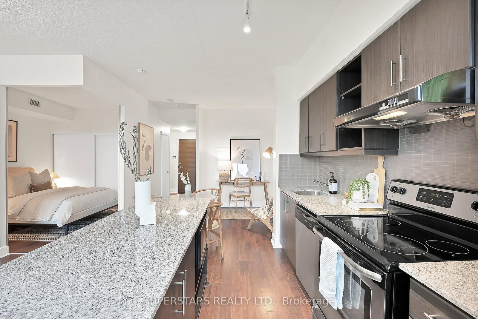 Listing Image 7