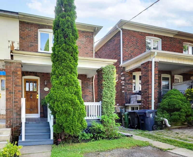 home for sale on 128 Winnett Avenue