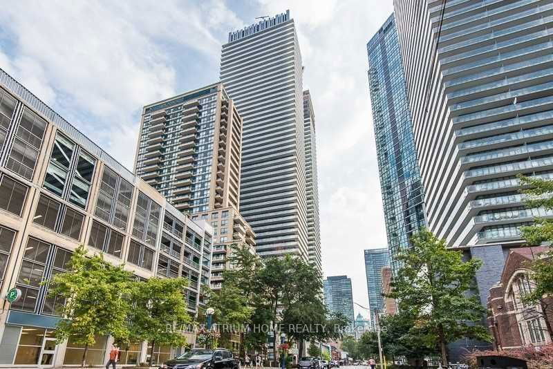 home for lease on 601-42 Charles Street E