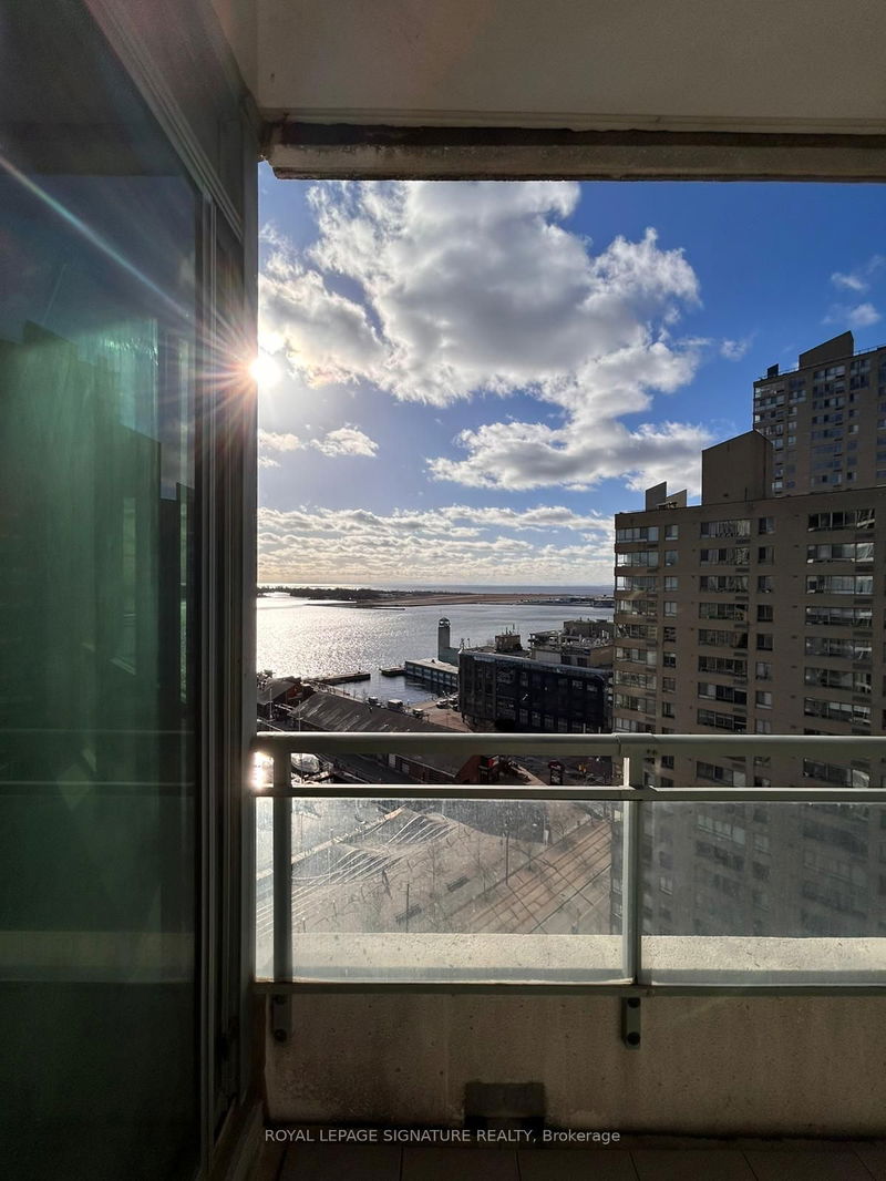 home for lease on 1923-230 Queens Quay W