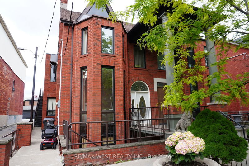 home for lease on 390 Manning Avenue