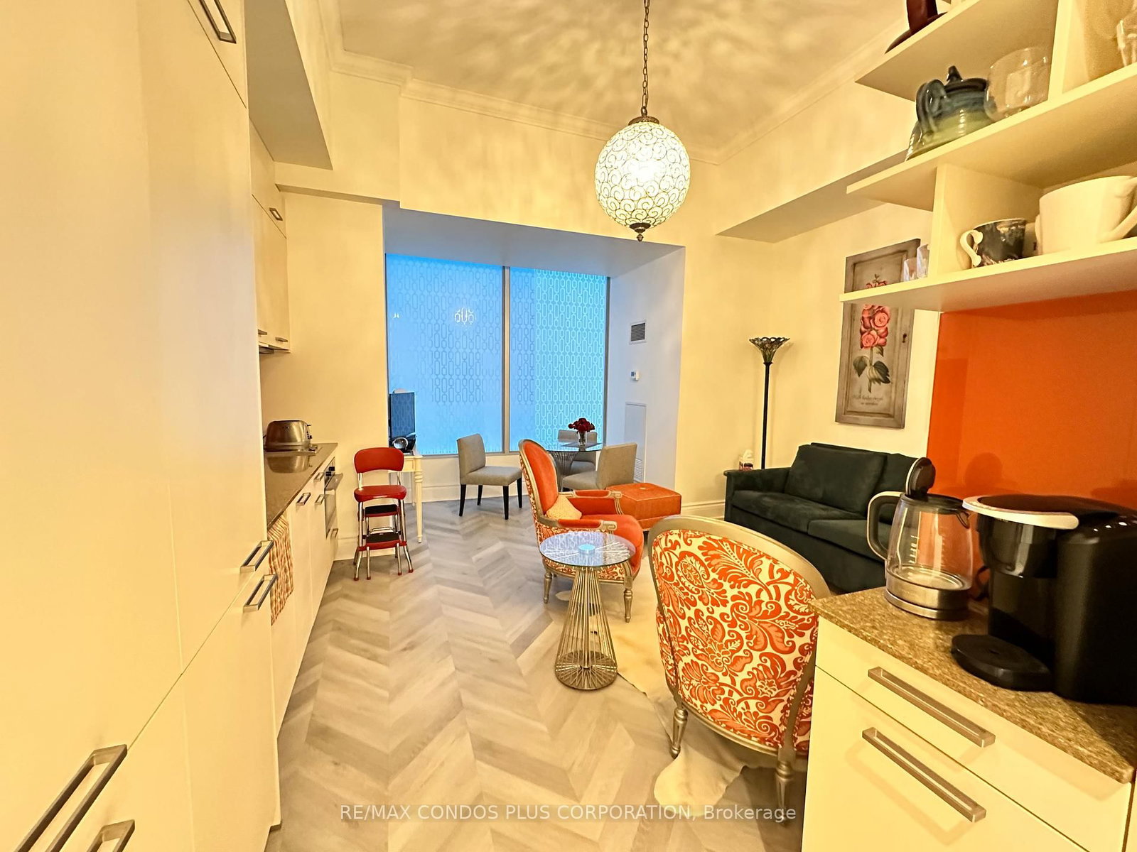 Listing Image 4