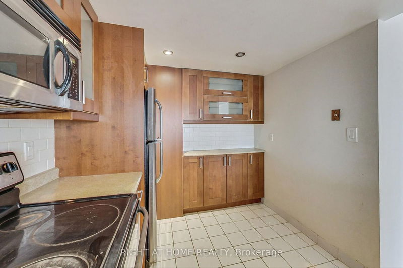  909 - 5765 Yonge St  Toronto, M2M 4H9 | Image 11