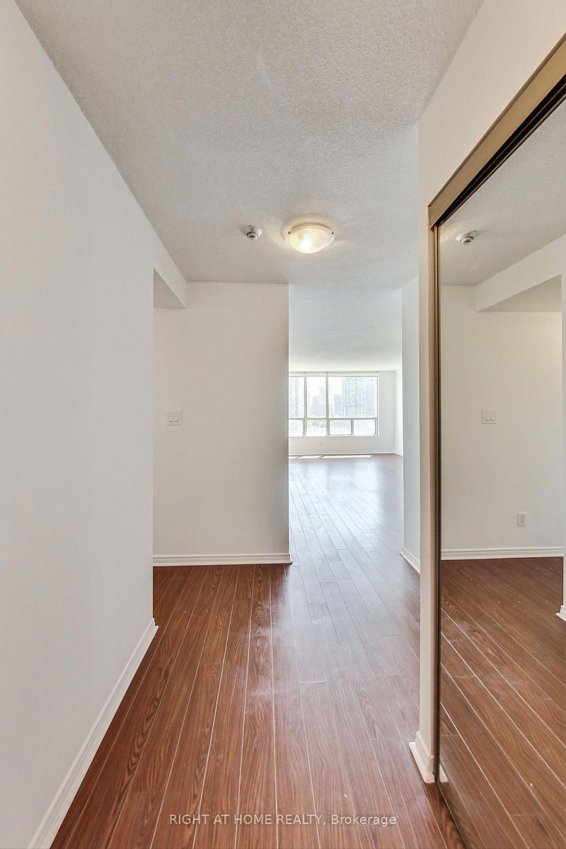  909 - 5765 Yonge St  Toronto, M2M 4H9 | Image 7