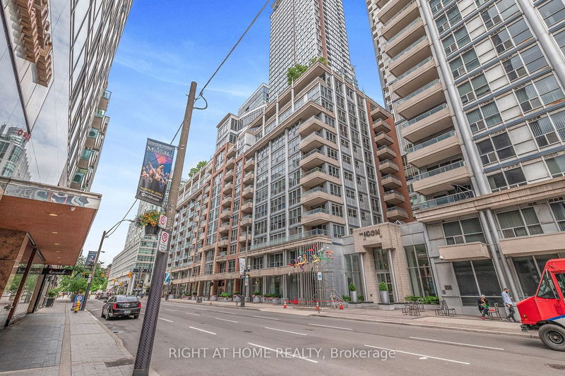 home for lease on 217-270 Wellington Street W