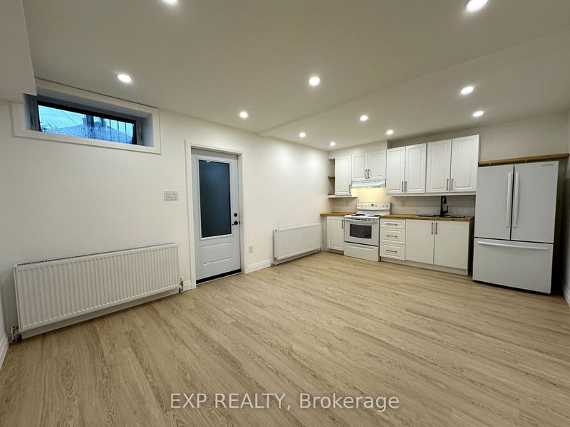 home for lease on BASEMEN-422 Vaughan Road
