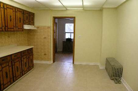 250 Roxton Rd, Toronto, M6G3P9 | Image 2