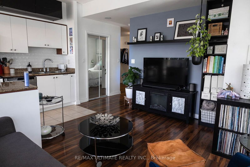 home for lease on 615-9 Spadina Avenue N