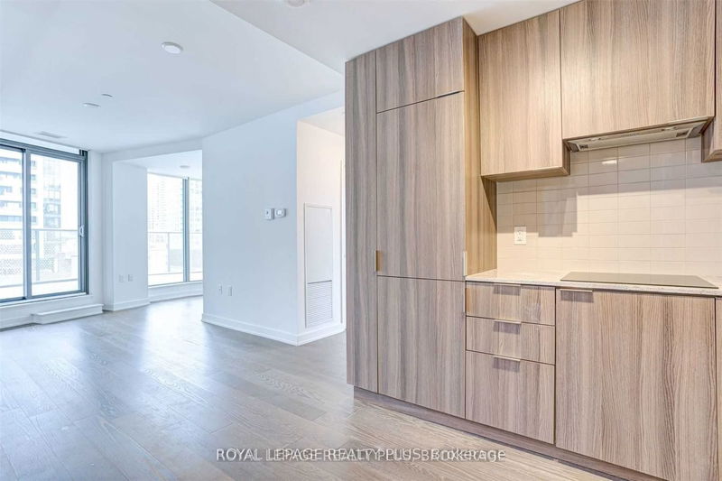 home for lease on 615-11 Wellesley Street W