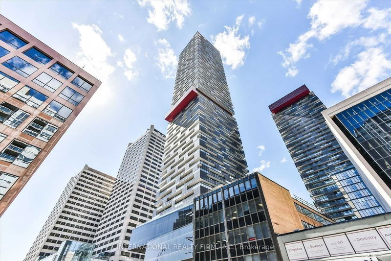 home for lease on 1504-161 Roehampton Avenue