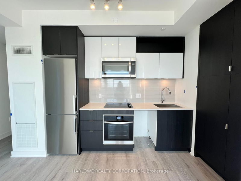 home for lease on 2404 E-70 Princess Street