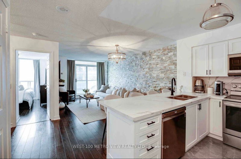 home for sale on 1603-30 Grand Trunk Crescent N