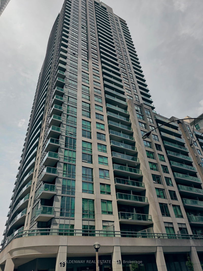 home for lease on 1601-19 Grand Trunk Crescent