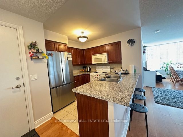 home for lease on 513-15 Greenview Avenue