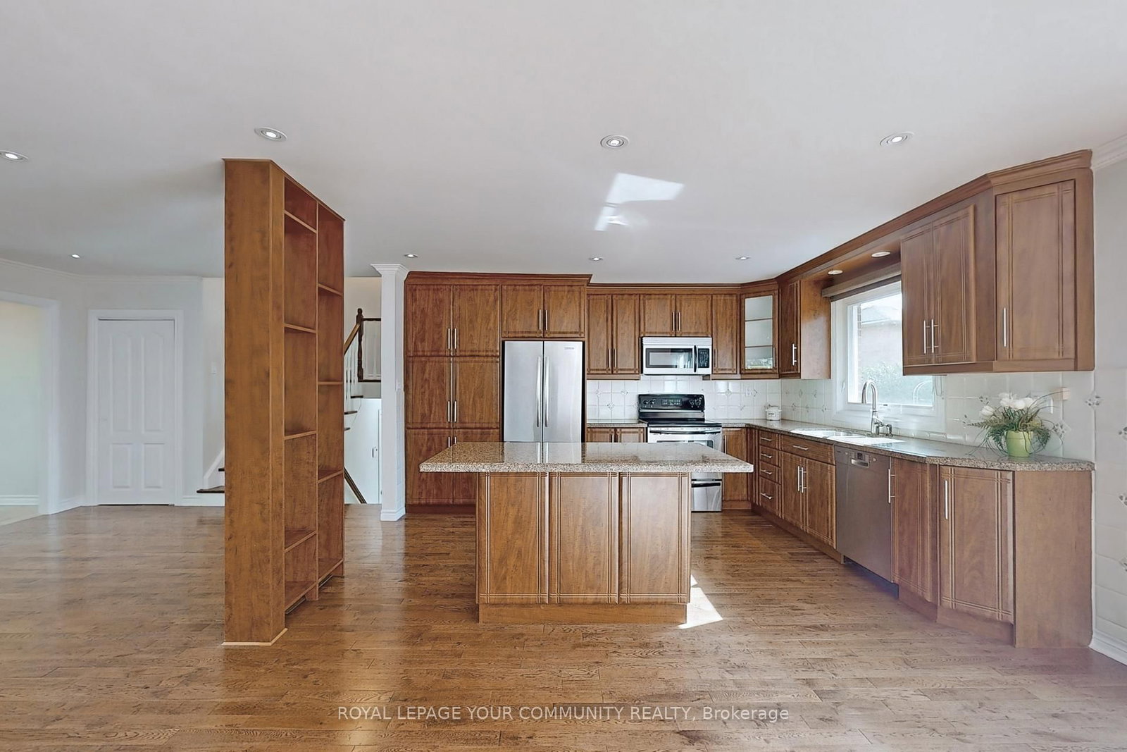 Listing Image 7