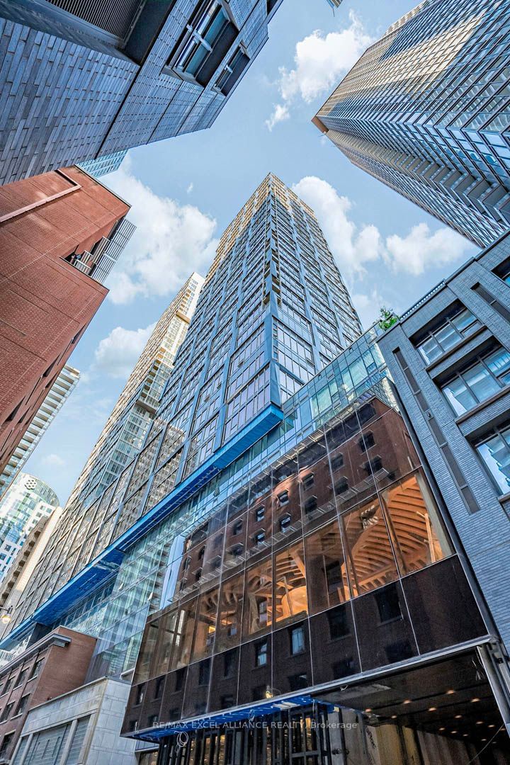 home for lease on 3911-35 Mercer Street