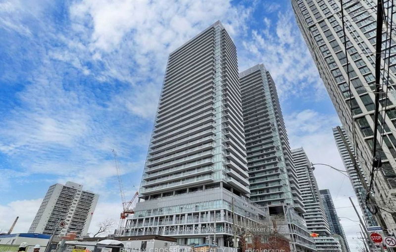 home for lease on 715-195 Redpath Avenue