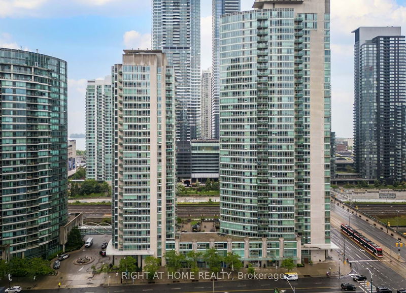 home for lease on 3107-381 Front Street W
