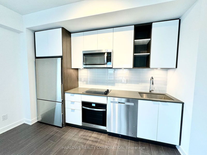 home for lease on 641-543 Richmond Street W