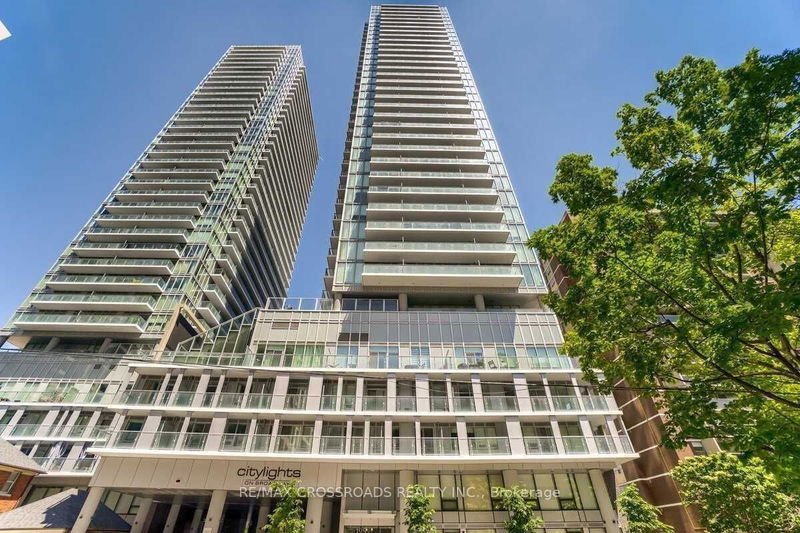home for lease on 1906-195 Redpath Avenue