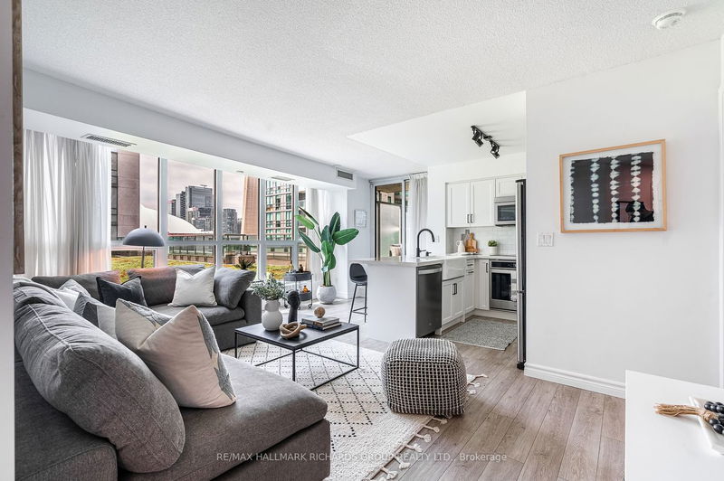 home for sale on 1602-19 Grand Trunk Crescent