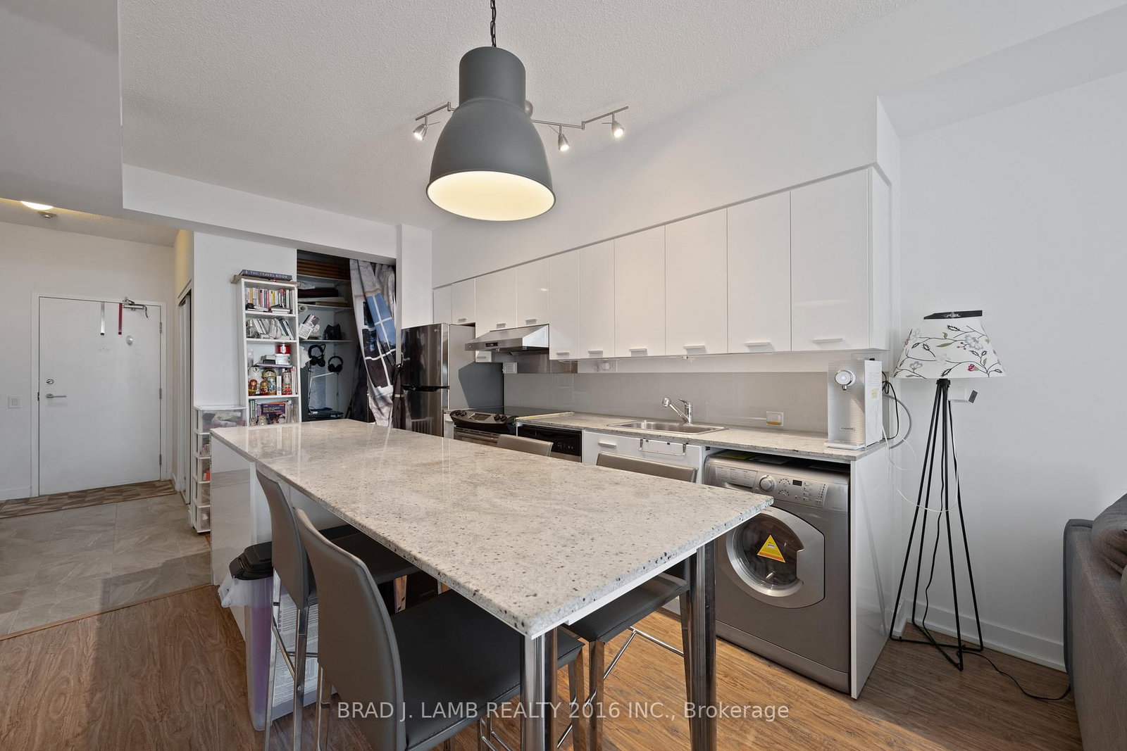 Listing Image 6