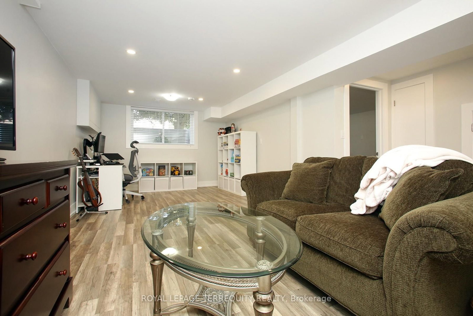 Listing Image 17