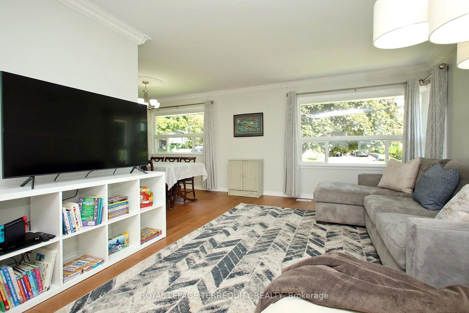 Listing Image 5