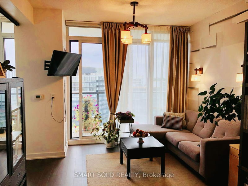 home for lease on S1306-120 Bayview Avenue