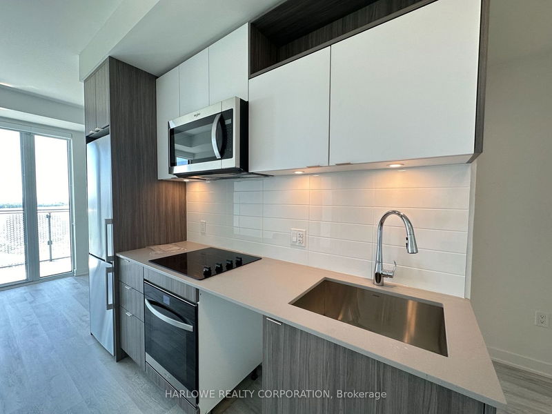 home for lease on 2526 W-135 Lower Sherbourne Street
