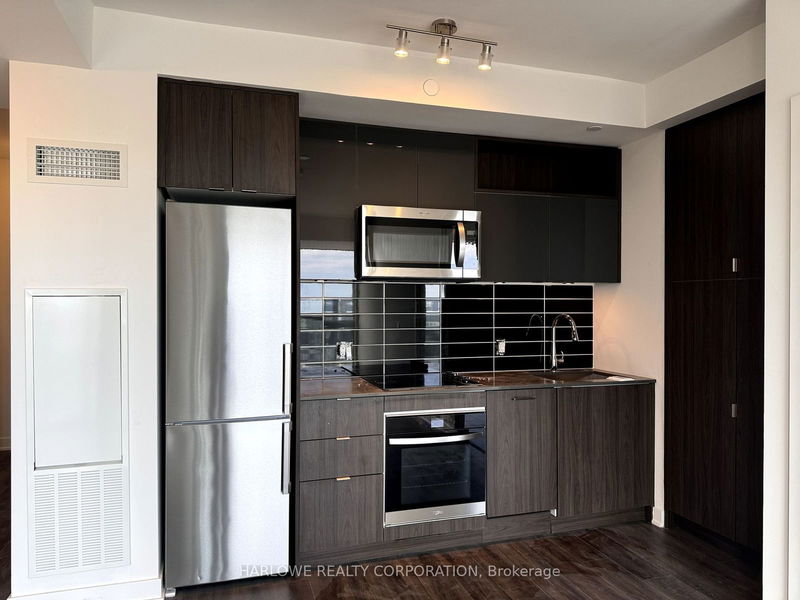 home for lease on LPH2904-70 Princess Street