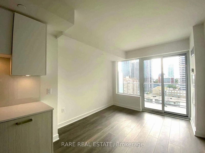 home for lease on 2311-195 Redpath Avenue