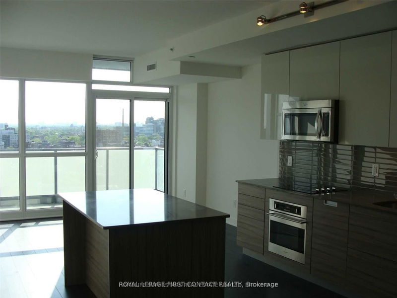 home for lease on 1707-210 simcoe Street