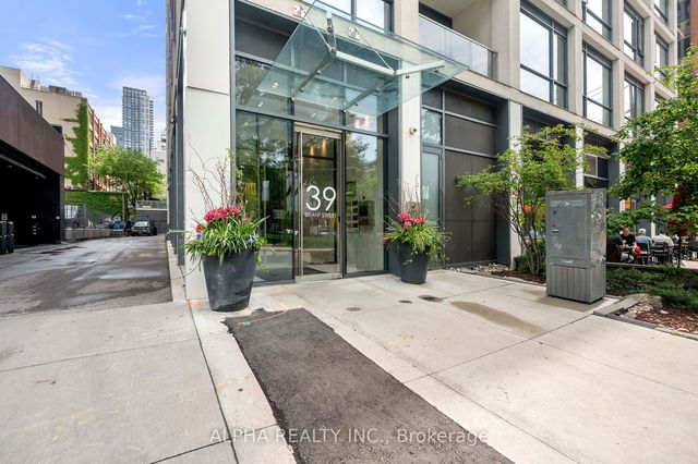 921 - 39 Brant Street