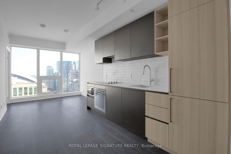 home for lease on 2001-55 Mercer Street