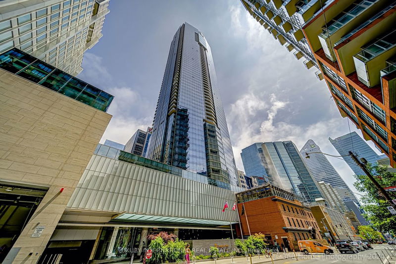 home for lease on 3607-180 University Avenue
