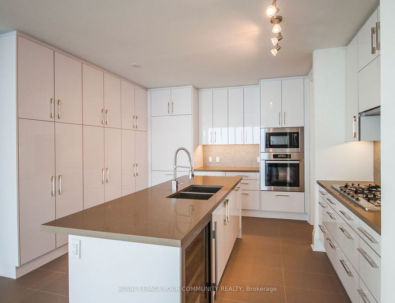 home for lease on 706-29 Queens Quay  E