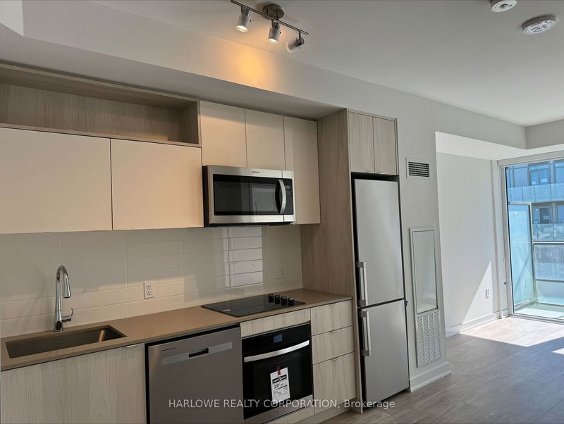 home for lease on LPH2910-70 Princess Street