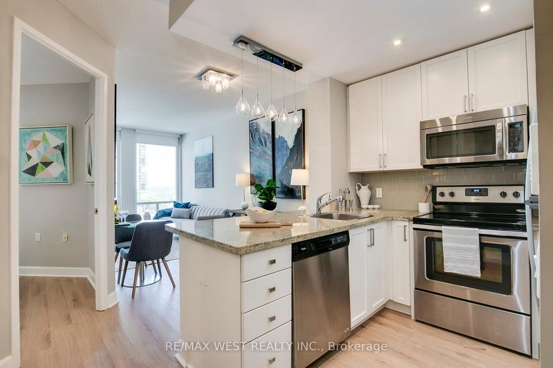 1503 - 85 Bloor St E, Toronto, M4W 3Y1 | Image 3