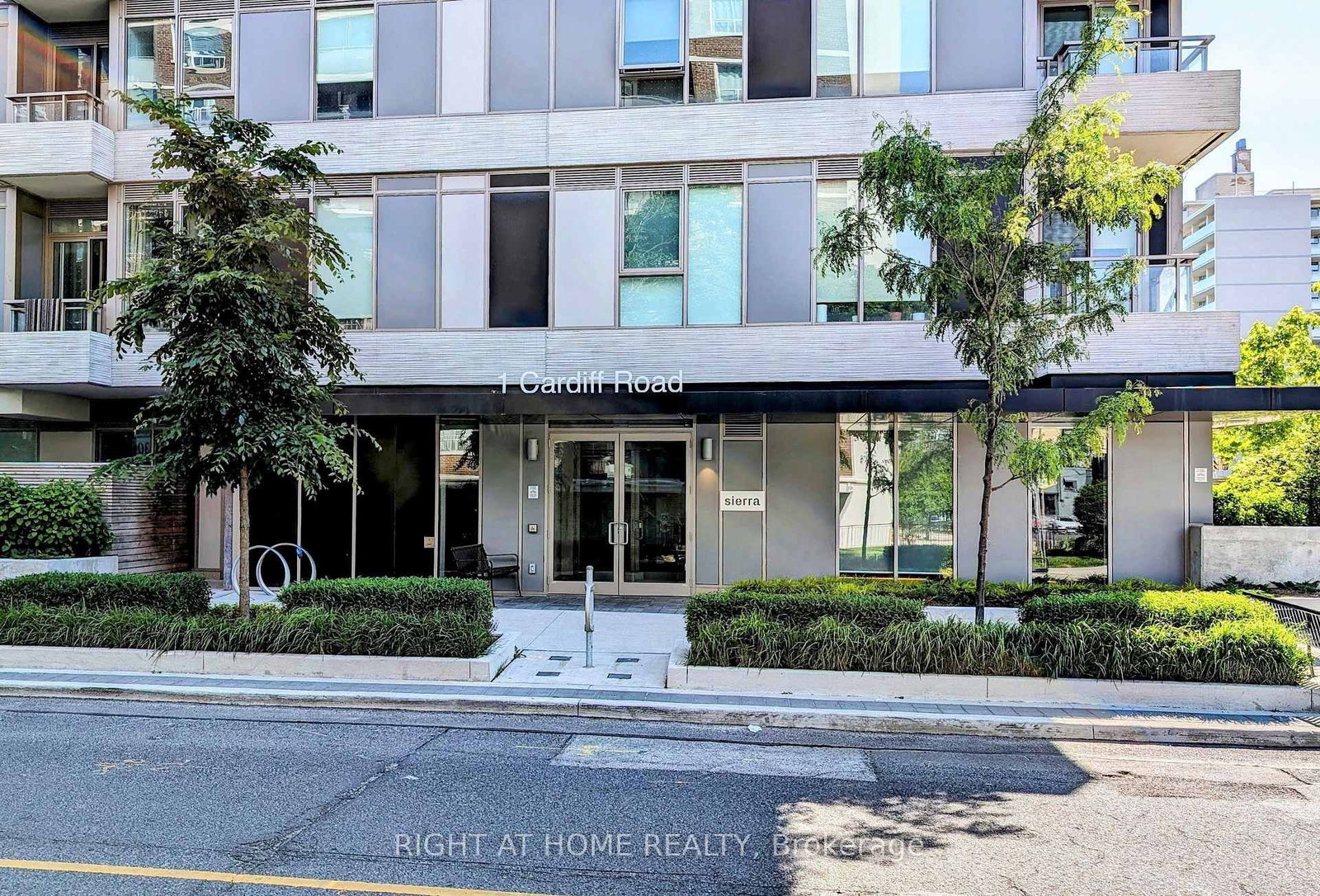 Listing Image 4