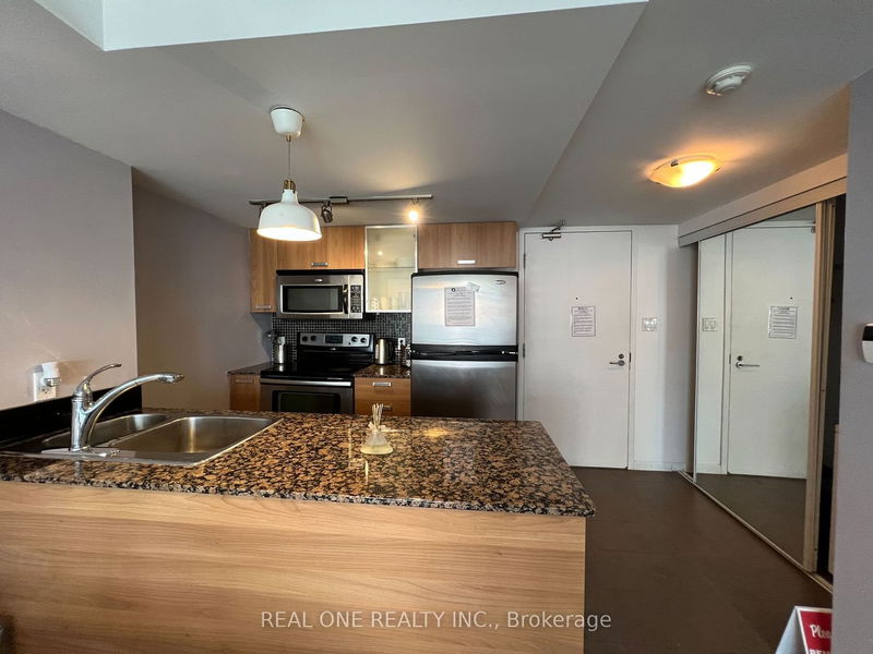 home for lease on 1704-37 Grosvenor Street