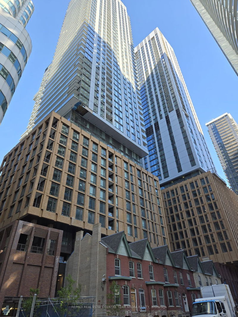 home for lease on 3408-8 Widmer Street E