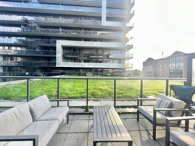 home for lease on 502-1030 King Street W