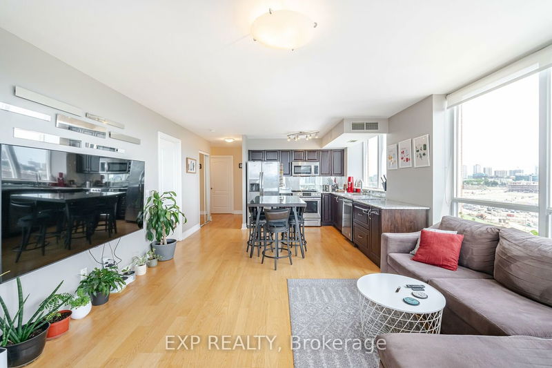 home for lease on 1103-1103 Leslie Street
