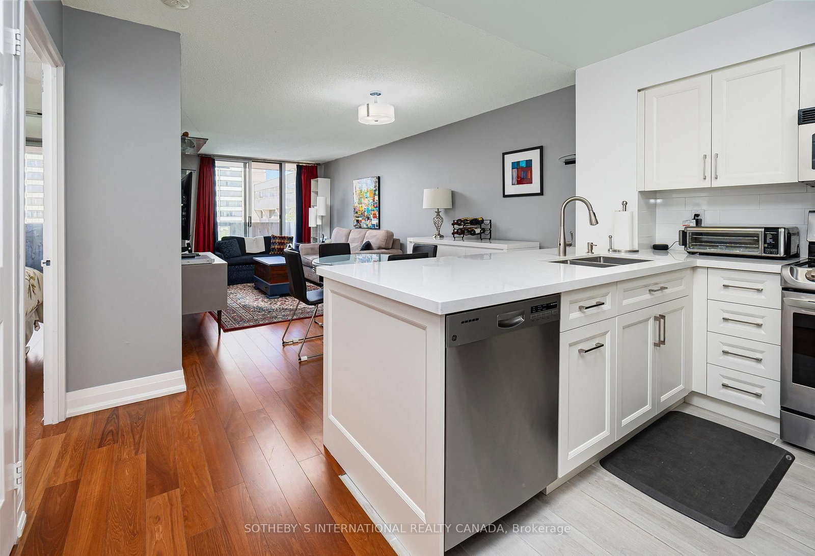 Listing Image 3
