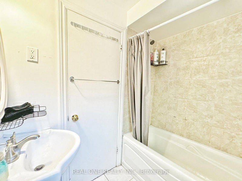 1st FL - 159 Cocksfield Ave, Toronto, M3H 3T4 | Image 3