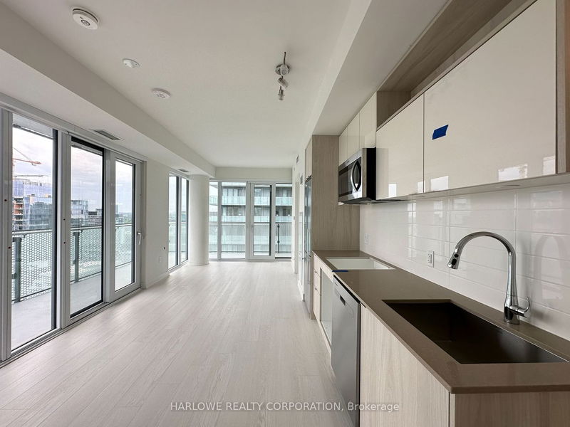 home for lease on 2717 W-135 Lower Sherbourne Street