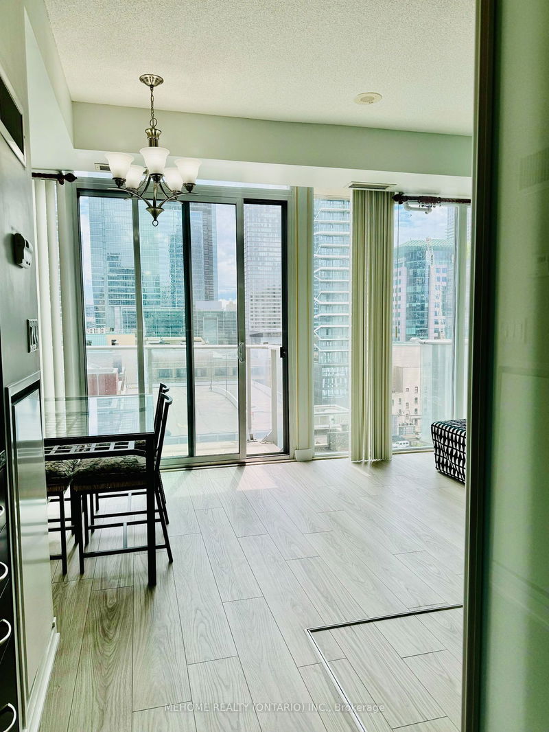 home for lease on 1002-126 Simcoe Street