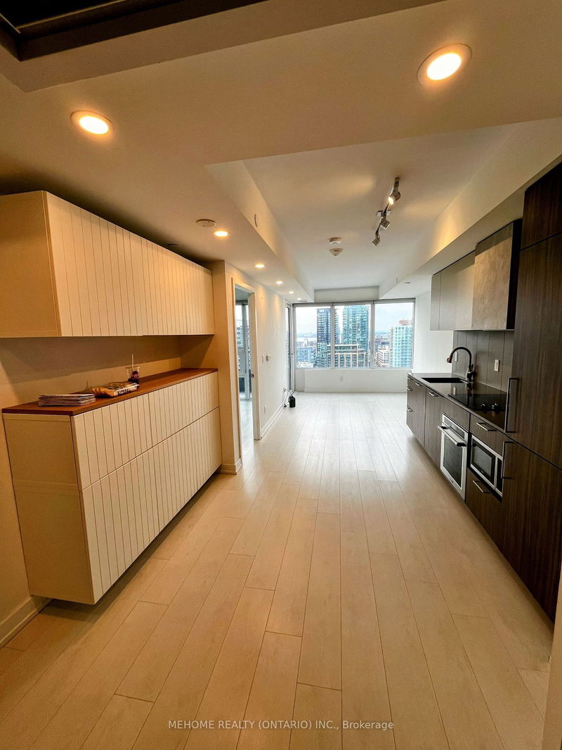 home for lease on 2510-19 Western Battery Road